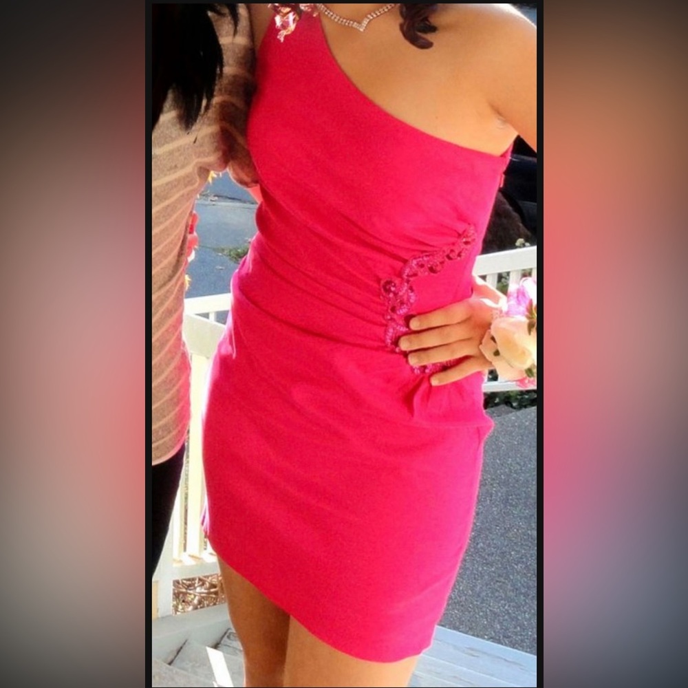Perfect party dress for juniors